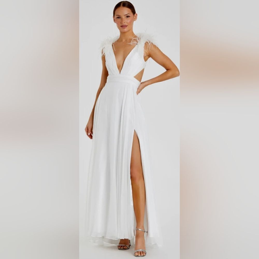 Mac Duggal 68113 Plunge Ostrich Feather A Line Gown NWT Size 10 White